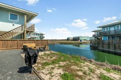 Waterfront fire pit with cozy seating