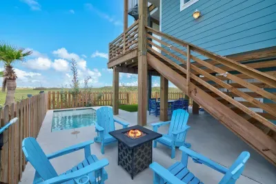 Outdoor seating with firepit