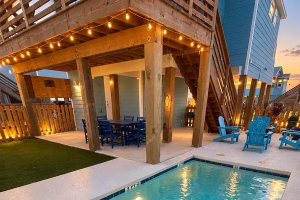 Cocktail pool with large turfed green space