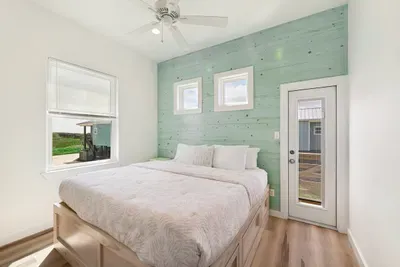 King Bedrooom 1 with ensuite bathroom