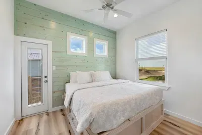 King bedroom 2 with ensuite bathroom