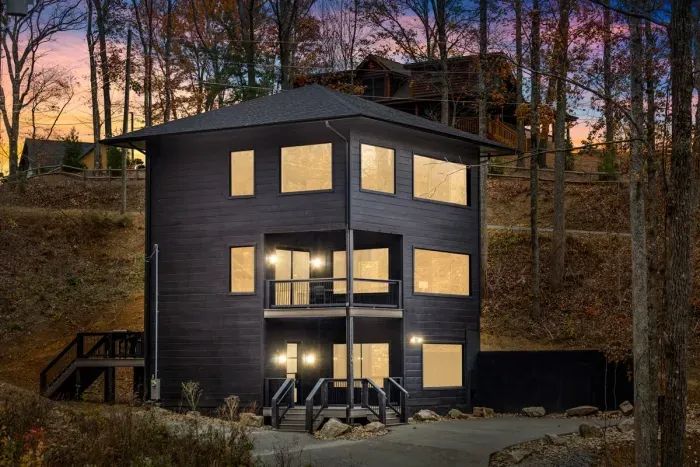 3 story cabin secluded yet close to everything