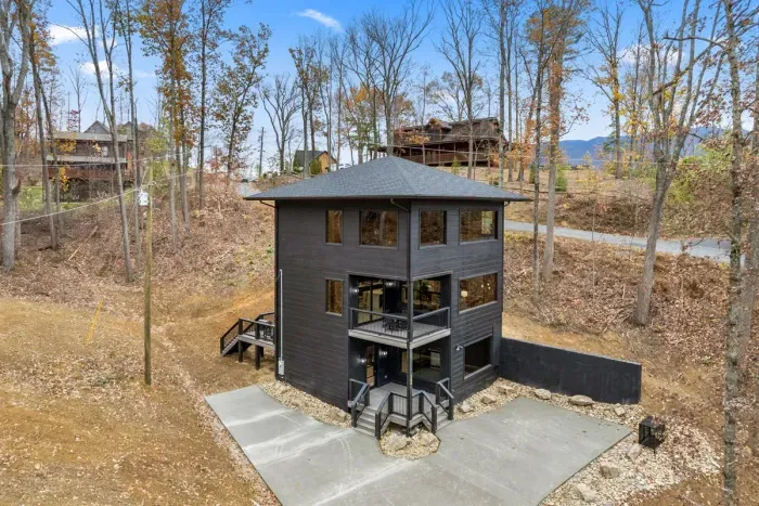 3 story cabin with up to 4 parking spots