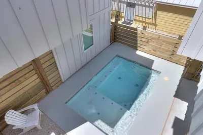 Island Treehouse - image 12 of 32