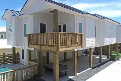 Island Treehouse - image 30 of 32