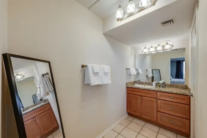 Clean, beach-inspired bathroom retreat