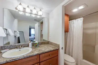 Full bathroom 2