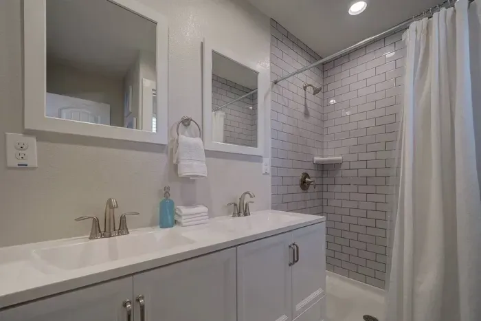 Bunk room en-suite Bathroom