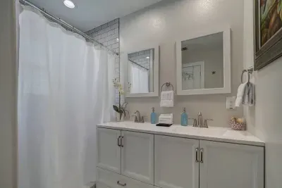 Hallway Full Bathroom
