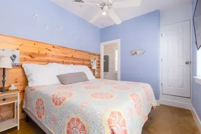 Master Bedroom downstairs with en-suite bathroom