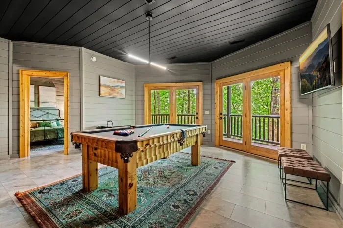 Game room with TV, Arcade  & Pool Table