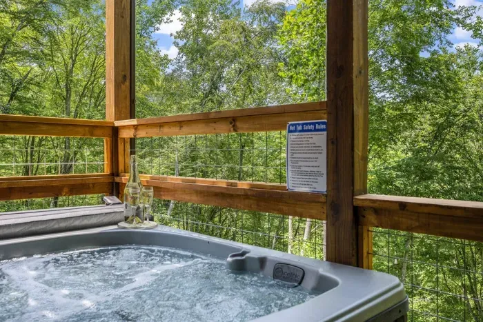 Hot tub that seats 5-6 people