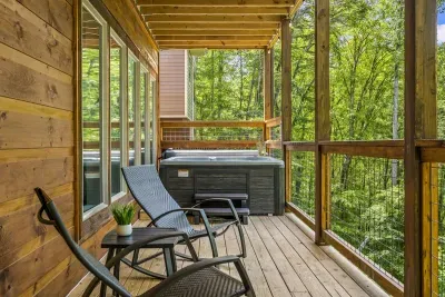 Hot tub that seats up to 6 people