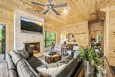 Smoky Mountain Retreat - image 37 of 39