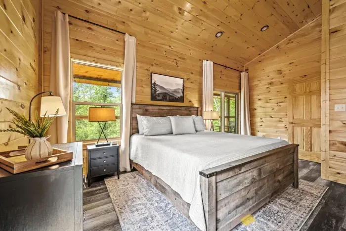 Upstairs King Bedroom