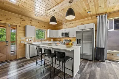 Smoky Mountain Retreat - image 34 of 39