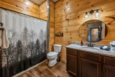 Ensuite bathroom in Bunk Room