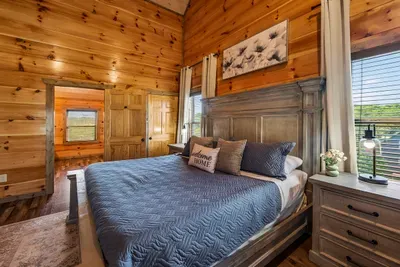 Large King Bed with ensuite bathroom