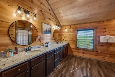Large ensuite bathroom in upstairs king bedroom