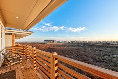 Ocean views from the front door and deck!