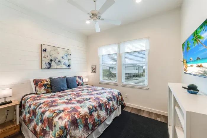 King bed with ensuite bathroom