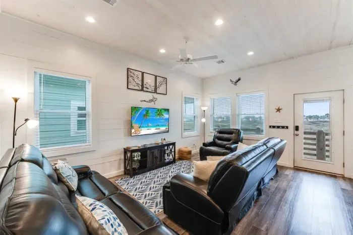 Open concept living, dining and kitchen 