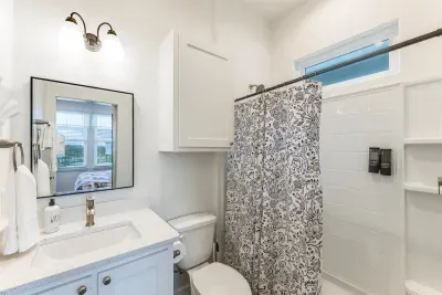 Ensuite bathroom to King bedroom