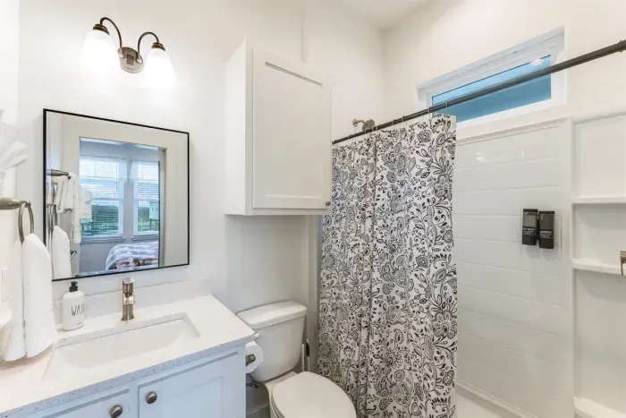 Ensuite bathroom to King bedroom