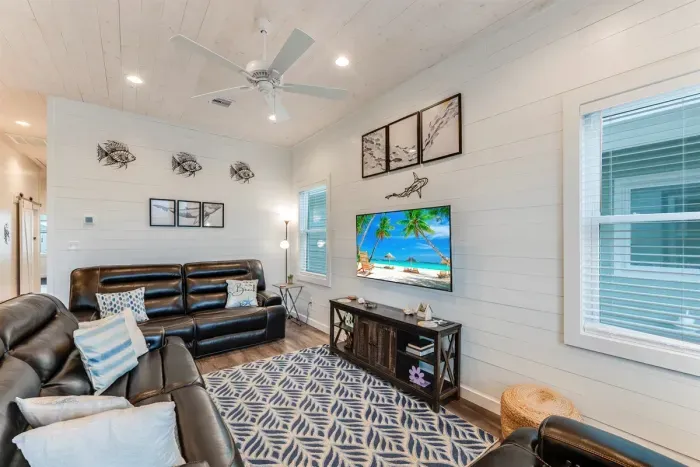 Coastal vibes and cozy comfort, your perfect beachside escape.