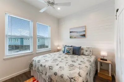 King bed with ensuite bathroom
