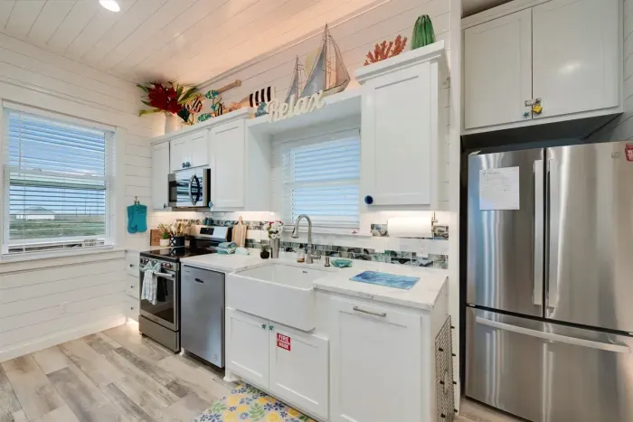 Fully stocked chef's kitchen with air fryer in the oven range & ice drawer.