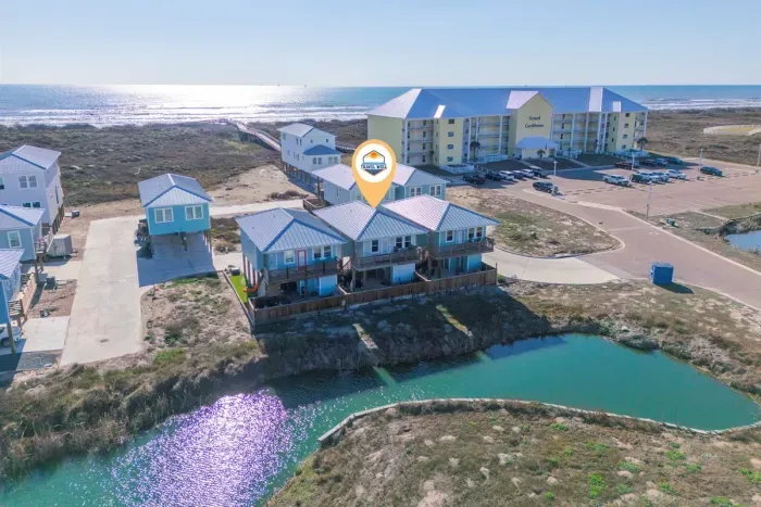 1 minute walk to the boardwalk! Can't get much closer to the beach than this!