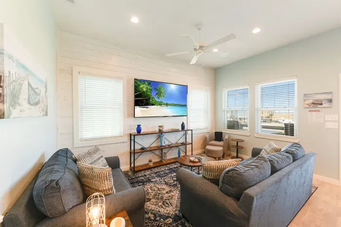 Large living area with plenty of seating