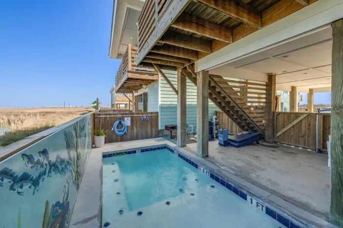 Private, cocktail pool