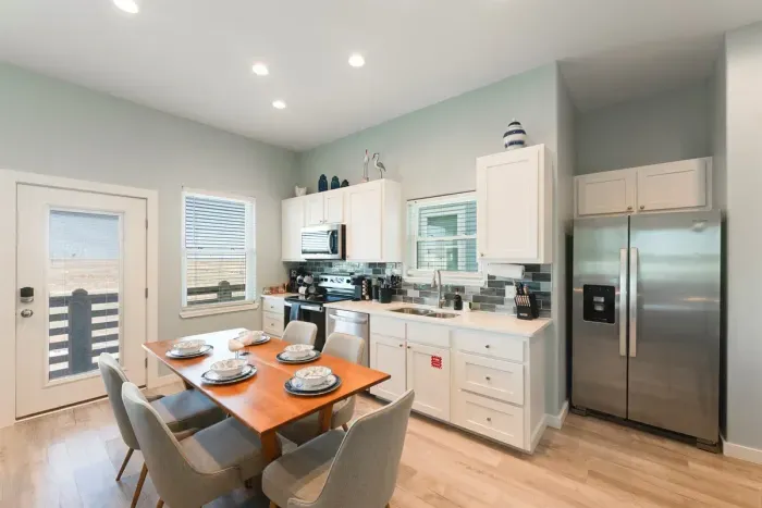 Relax and dine in a stylish retreat with a fully equipped kitchen