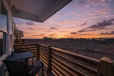 Balcony with views of the ocean