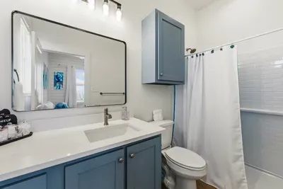 Upstairs king bedroom ensuite bathroom