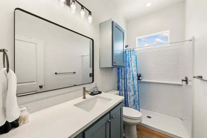 Upstairs full bathroom