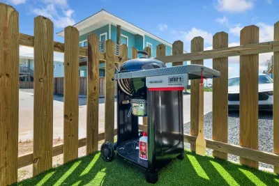 Take advantage of the sunny weather and fire up this premium grill for an easy outdoor meal. It’s the perfect excuse to spend your evenings outside enjoying great food and a relaxed vacation vibe.