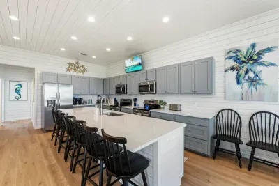Perfectly equipped to handle everything from quick morning snacks to full family feasts. The massive layout gives your group plenty of breathing room to prep meals together without bumping elbows.