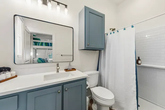 Ensuite bathroom in queen over queen bunk room