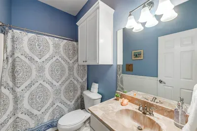 Shared bathroom between bunk room and second king bedroom