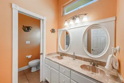 Ensuite bathrom