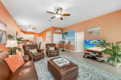 Large living area with room for everyone!