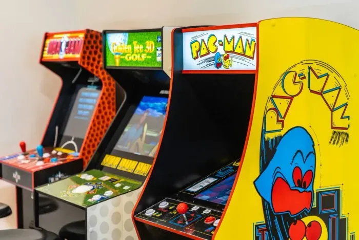 Old-school arcade games like Pac-Man, Golden Tee, and NBA Jam for some fun, nostalgic playtime.