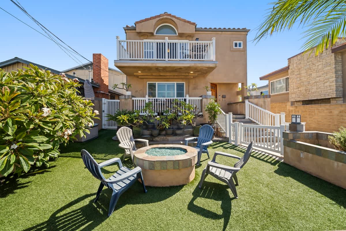 Hot Tub, Ocean Views, 3 Bedroom Private Home