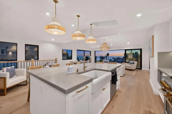 Moonlight Dream - 4 Bedroom Panoramic Ocean Views - image 3 of 62