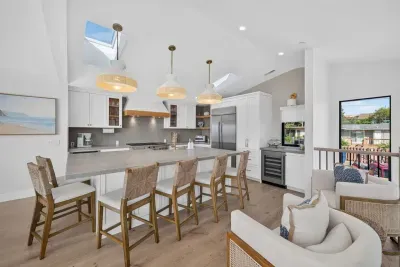 Moonlight Dream - 4 Bedroom Panoramic Ocean Views - image 6 of 62