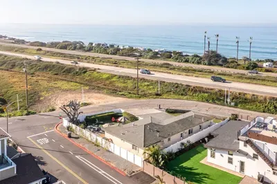Beachfront House w/ Patio BBQ & Fire Pit - image 14 of 32