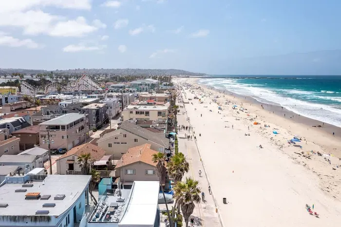 Mission Beach House w/ Private Patio, Steps to - image 3 of 19